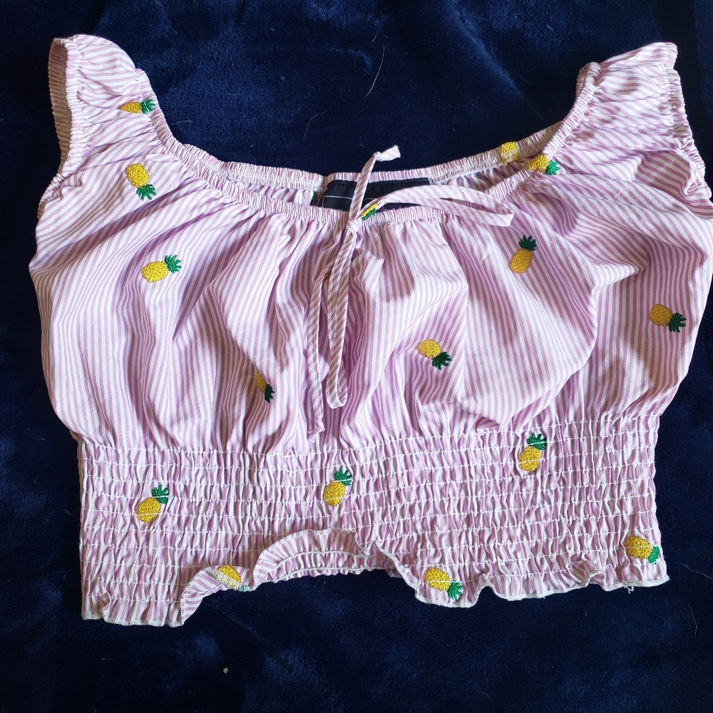 Cute off shoulder Polly & Esther off shoulder crop top